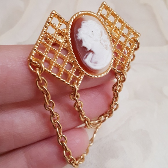 Gorgeous vintage cameo/ Victorian style pin brooch - Picture 3 of 7